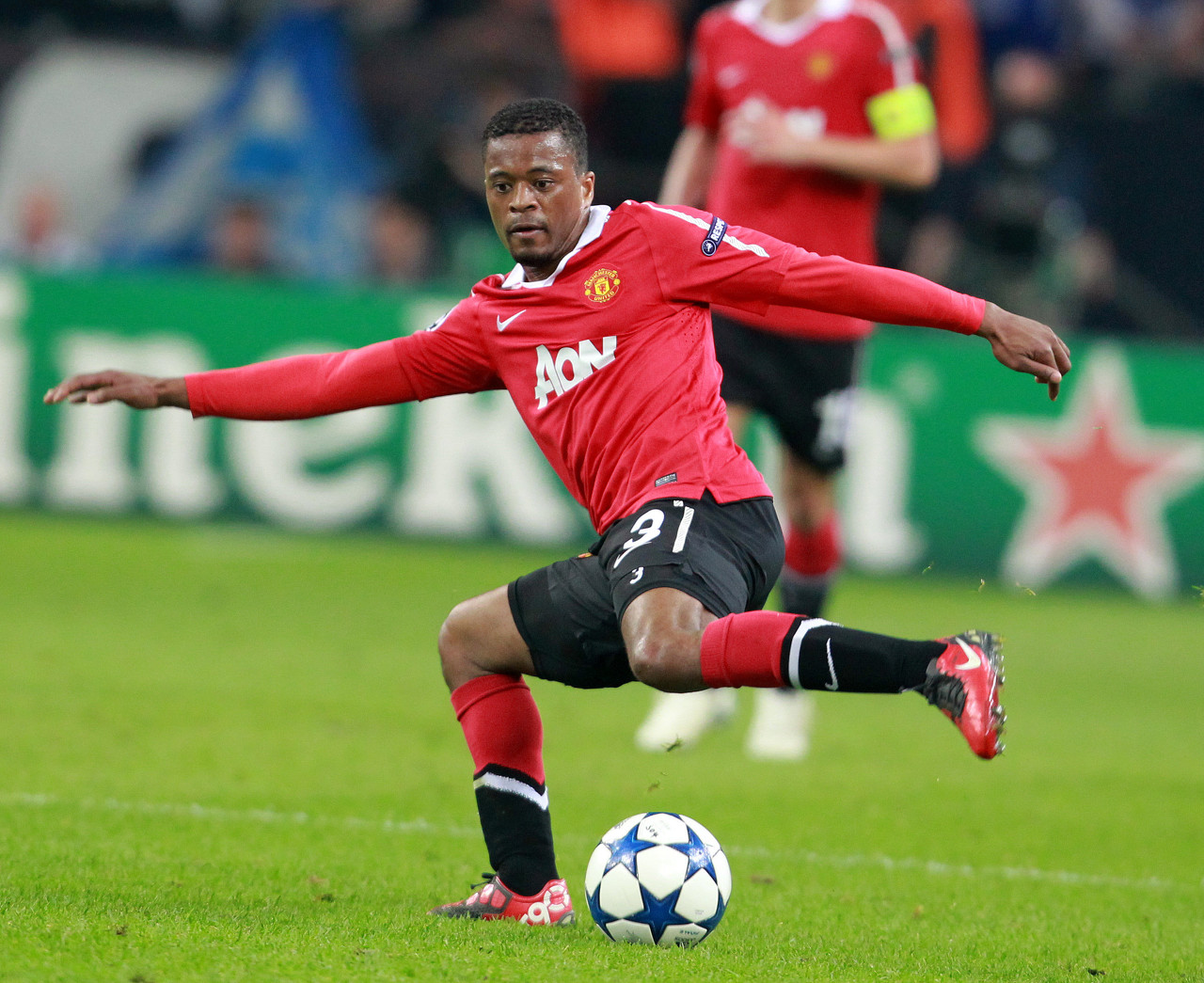 沈阳副市长刘克斌亲临苏超现场 与球迷双向奔赴送福利